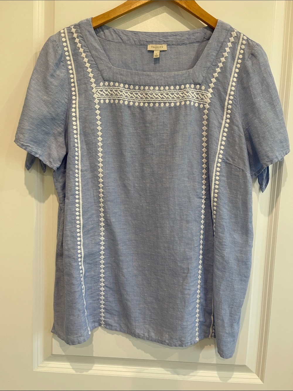 Talbots Light Blue Linen-Blend Short Sleeve Tunic with White Embroidery